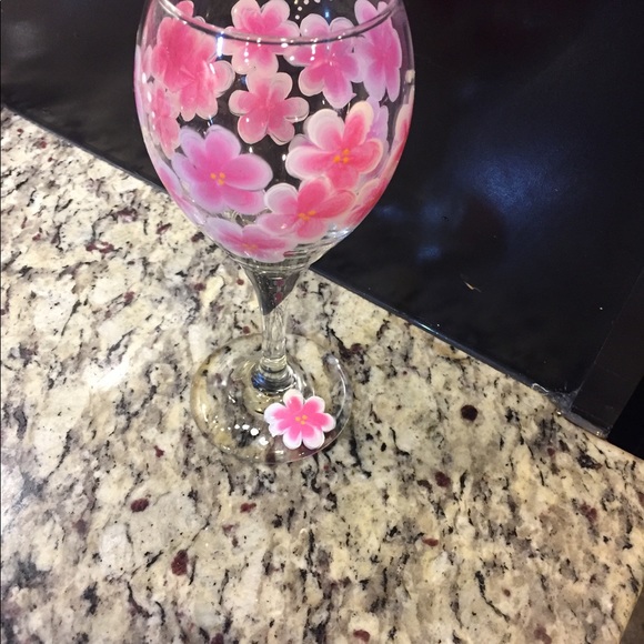 Hand painted decorative wine glasses - Picture 3 of 3